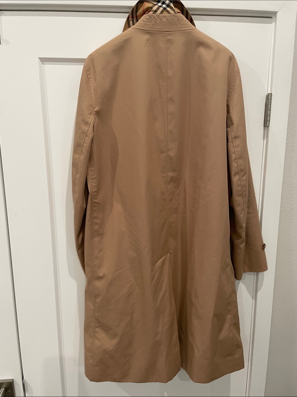 Burberry Tan Single-Breasted Trench Coat with Signature Check Lining - Picture 8 of 10